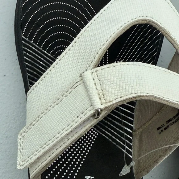 Brinkley Marin Womens Faux Leather Thong Flip-Flops size 6 - Picture 4 of 8